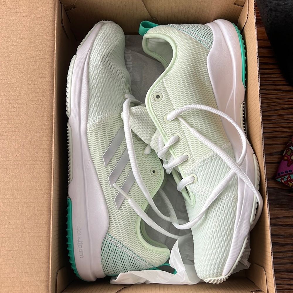women’s Adidas. Arianna cloudform. Size 8.